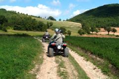 a spasso in quad per la valle