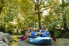 rafting lungo le rapide del fiume