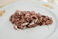 risotto con radicchio, sagrantino e scaglie di ricotta salata